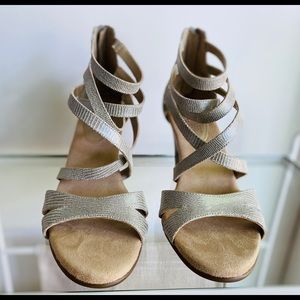 Aerosoles 8.5 wedge sandals 3” heel with zipper